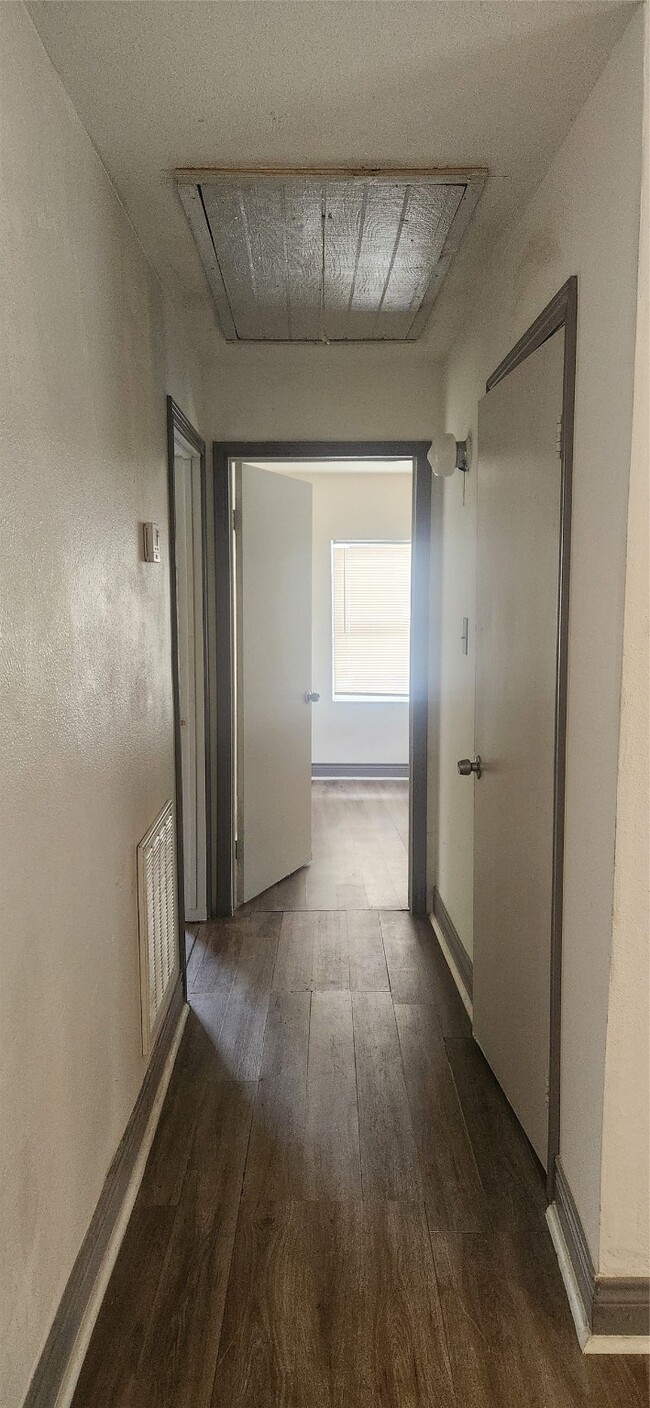 Building Photo - 5730 Pershing St