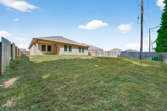 Building Photo - 40320 Hilltop Pr Dr