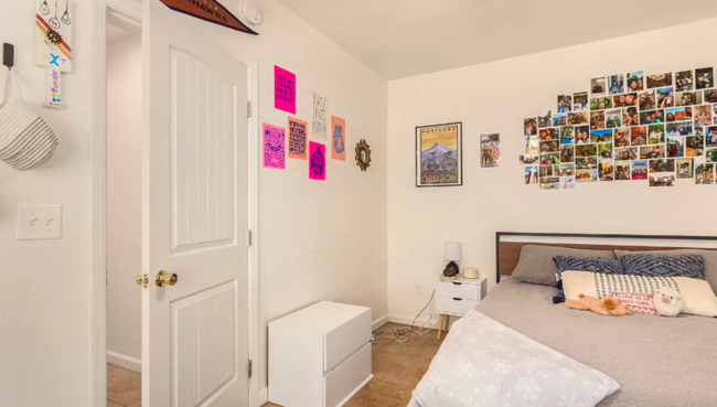 Building Photo - FULLY REMODELED HOME WITHIN A SHORT DISTAN...