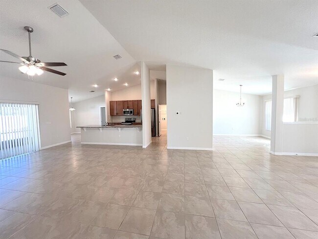 Building Photo - 9 Raemond Ln