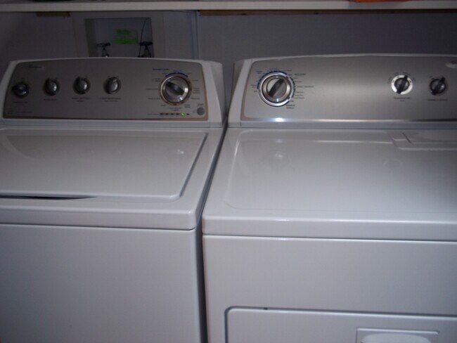 Building Photo - 2BR+1, 2BA, 2CG