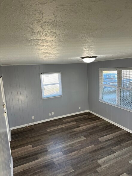 Building Photo - 2800 Darby Ln