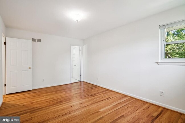 Building Photo - 6518 Wilmett Rd