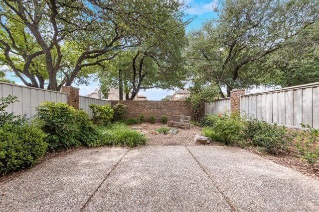 Building Photo - 4150 Woodcreek Dr