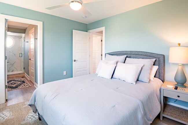 Building Photo - PERFECT BEACH GETAWAY - AVAILABLE MID-DECE...