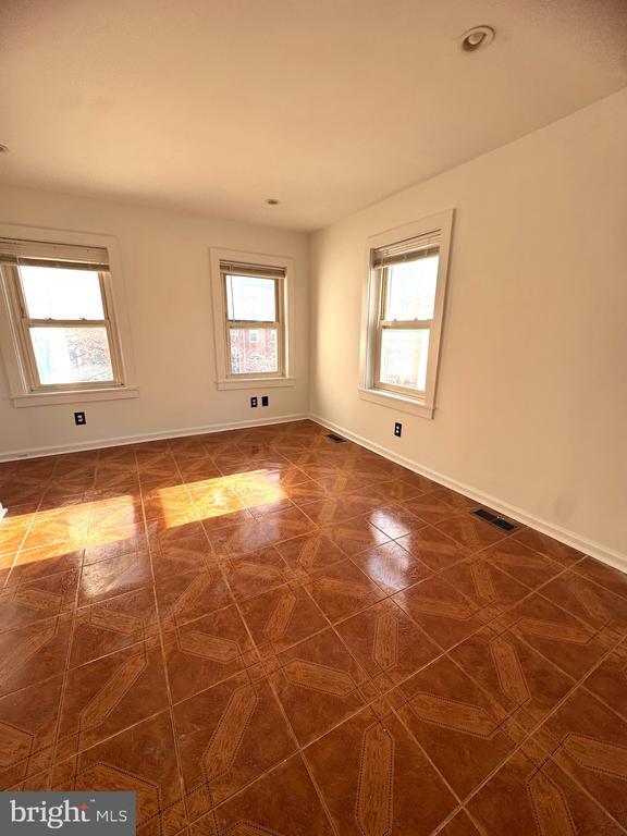 Building Photo - 208 S Washington St