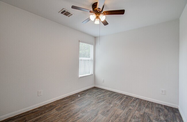 Building Photo - 752 Rd 5138
