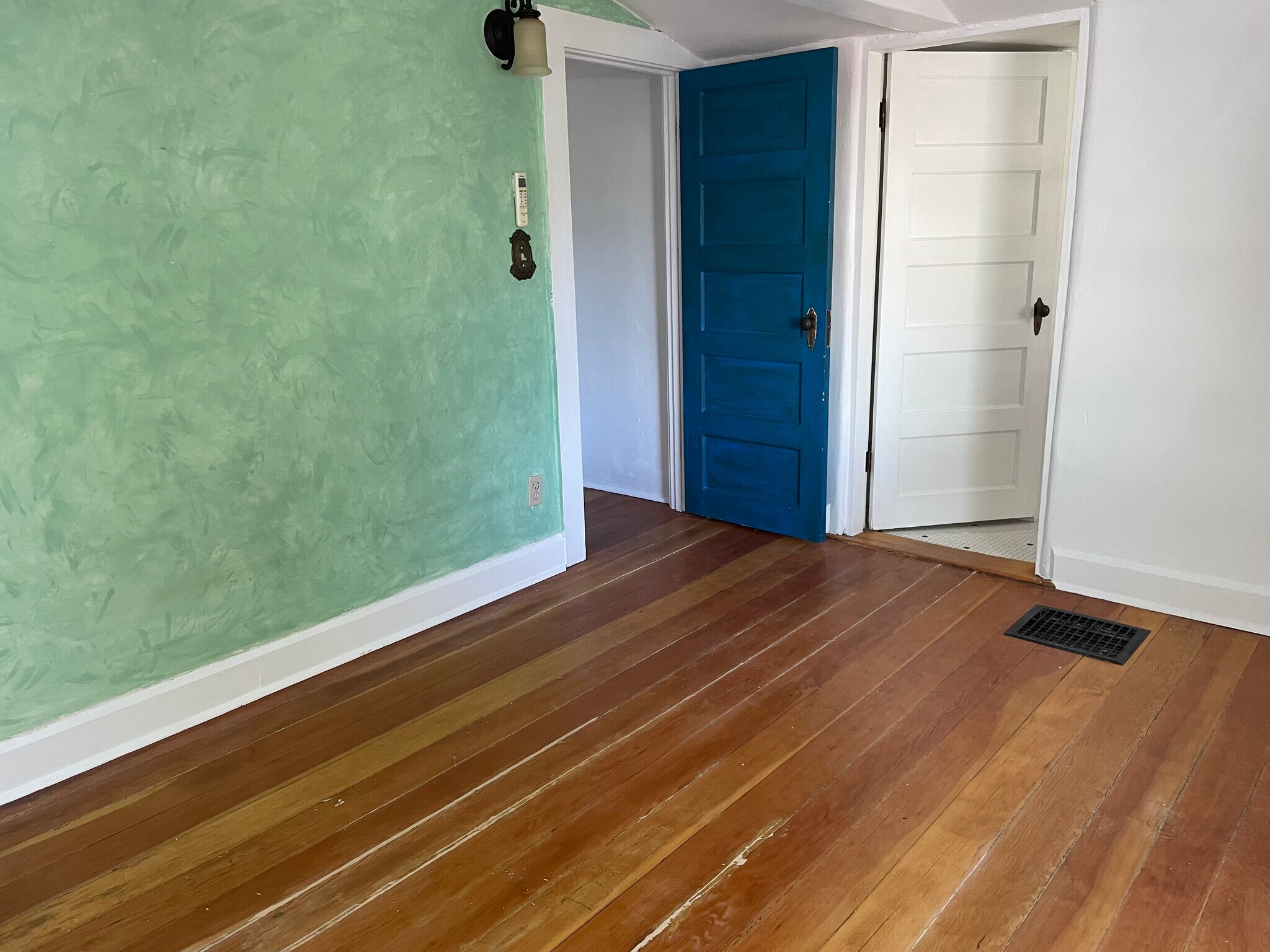 Bedroom - 333 E 15th St