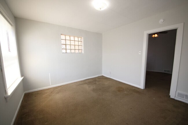 Building Photo - 4925-4927-4927 Eichelberger St