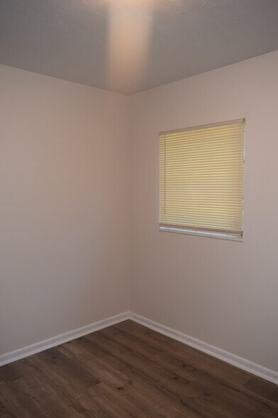 Building Photo - 8114 Meadowglen Dr