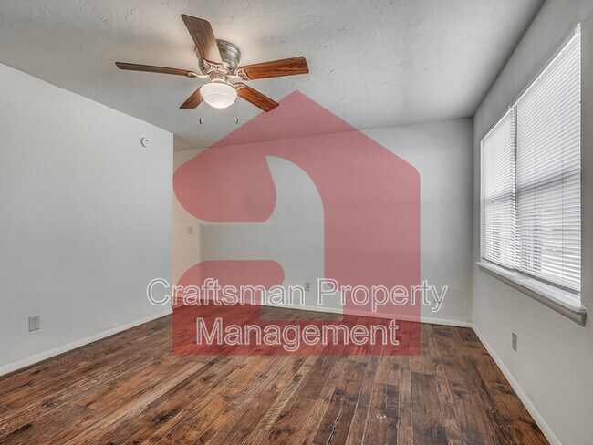 Building Photo - 224 W 5th St