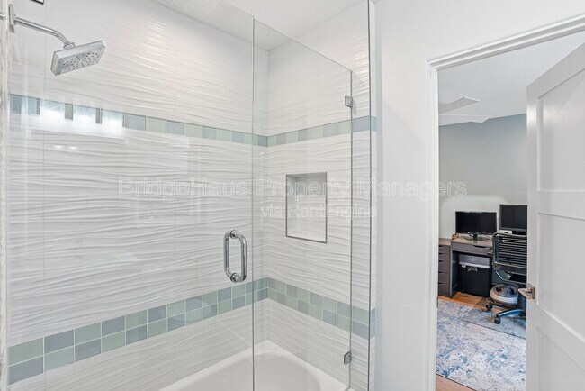 Building Photo - 3266 Goldfinch St