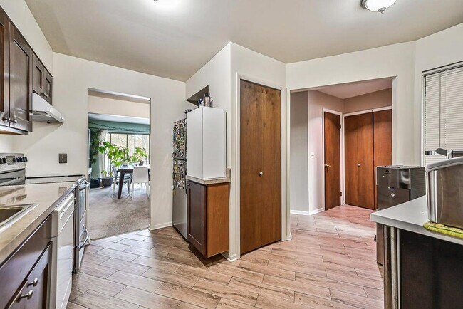 Building Photo - 2553 Meade Ct
