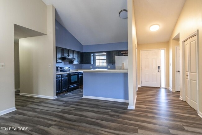 Building Photo - 1405 Wenlock Rd