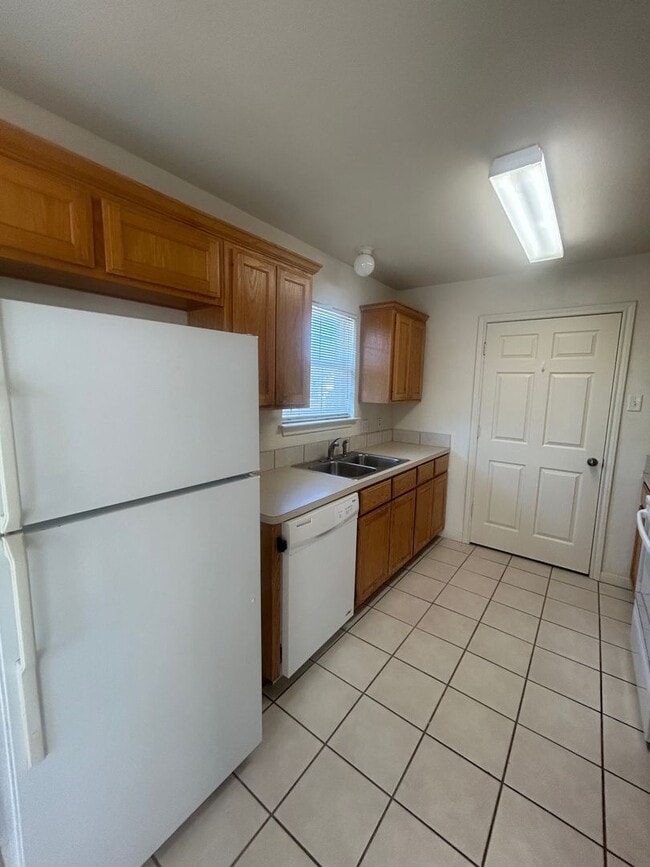 Building Photo - China Spring 4 Bedroom