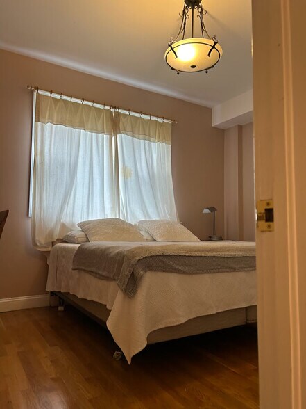 Building Photo - 74 Georgia St