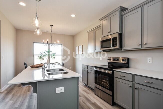 Building Photo - Fantastic 4bd/2ba home! Let yourself in!