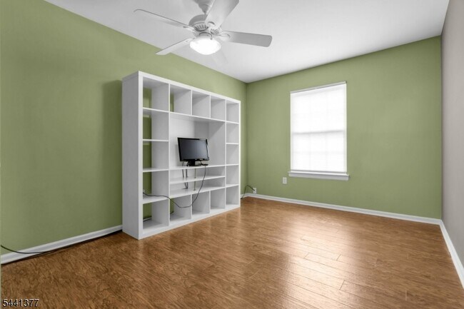 Building Photo - 19 Delavan Ct