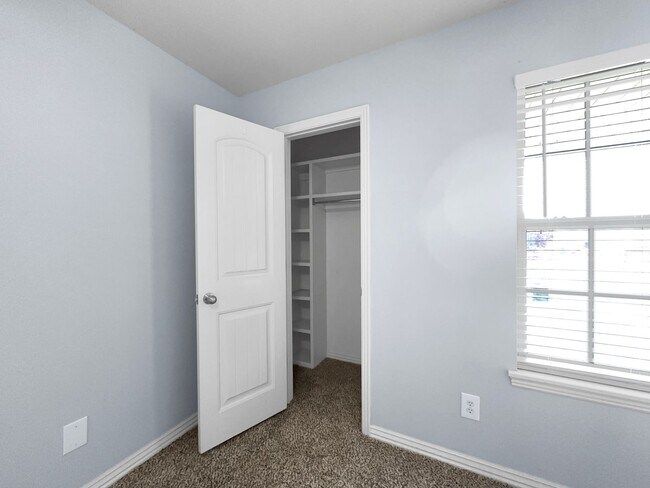 Building Photo - 2060 Kalei Ln