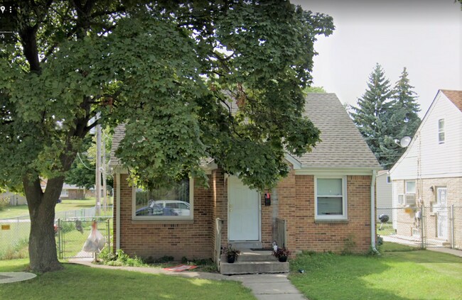 Primary Photo - 3 BR SINGLE FAMILY WITH 2 CAR GARAGE