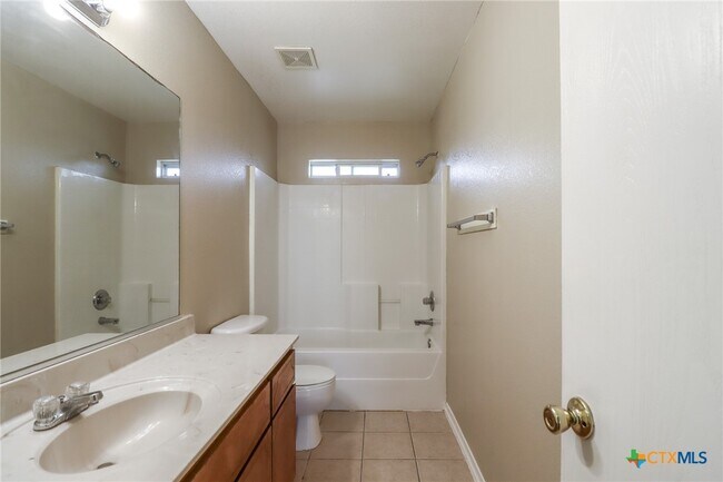 Building Photo - 807 Leifester Cir