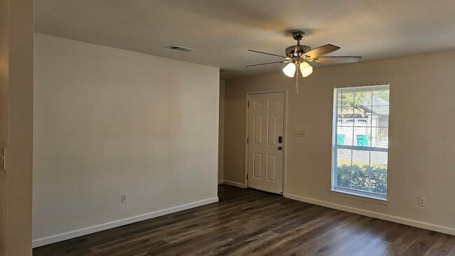 Building Photo - 406 Parkwood Pl