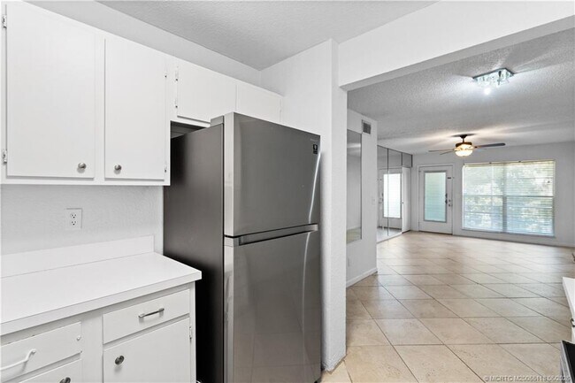 Building Photo - 2118 SE Edler Dr