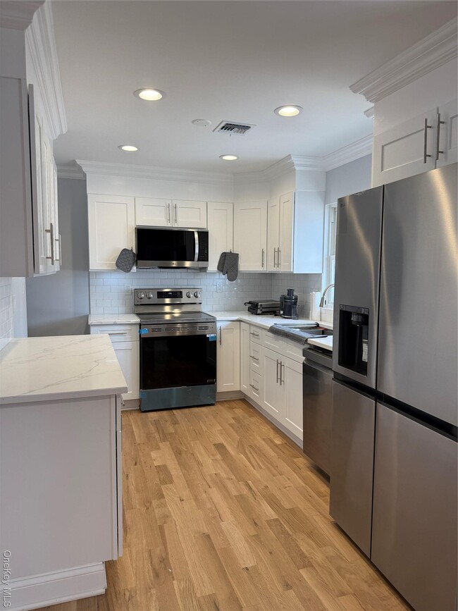 Building Photo - 165 Lynbrook Dr