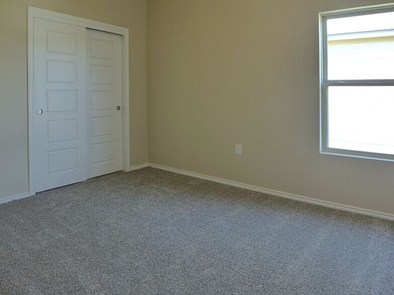 Building Photo - 10807 Fox Trot Way