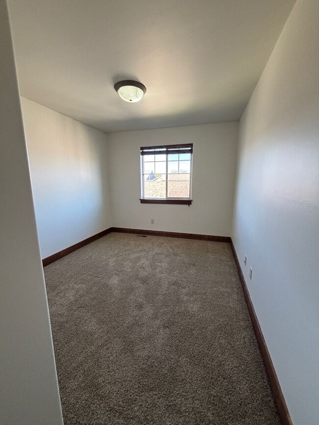 Building Photo - FIRST MONTH'S RENT 1/2 PRICE!!!