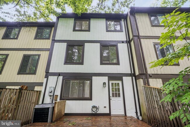 Building Photo - 5863 Jackson Oak Ct