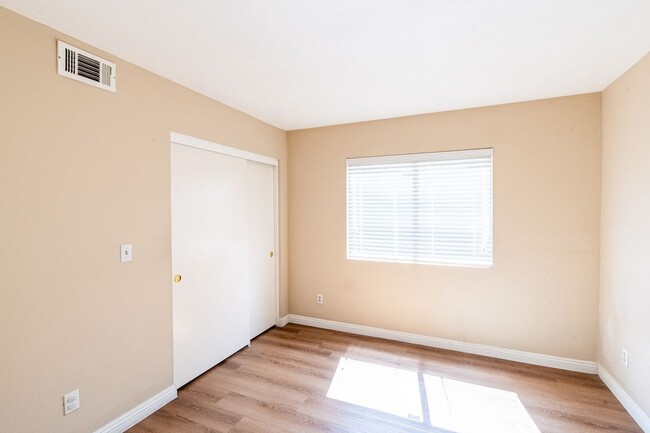Building Photo - 13564 Cres Hill Dr