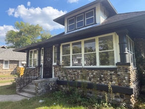 Building Photo - 1501 W 25th St