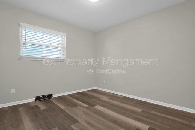 Building Photo - 711 S Chesterfield Rd