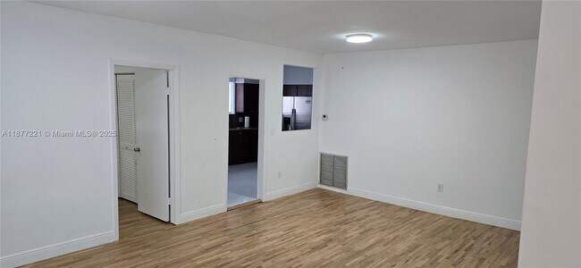 Building Photo - 3915 Ponce De Leon Blvd