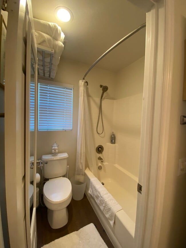 Building Photo - 14660 Meadowsweet Dr