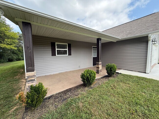 Building Photo - 845 Alley Dr