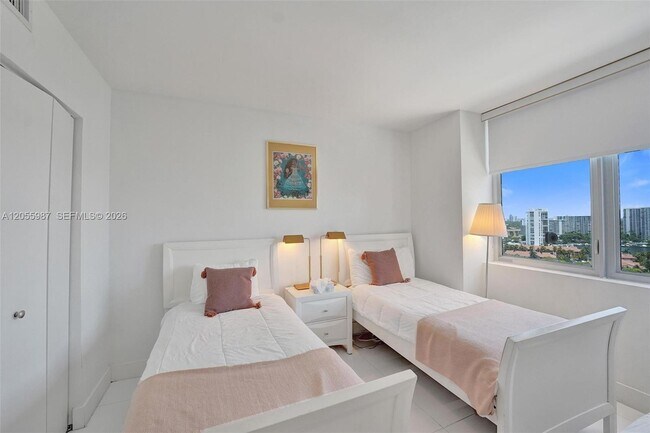 Building Photo - 2600 E Hallandale Beach Blvd