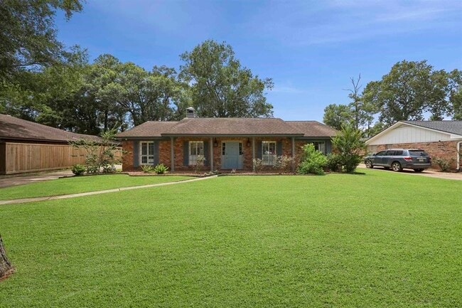 Building Photo - 1135 Ivy Ln
