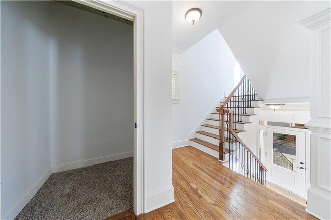 Building Photo - 1012 Madeline Ln