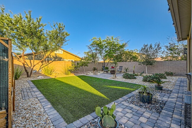 Building Photo - GATED 2-STORY HOME!