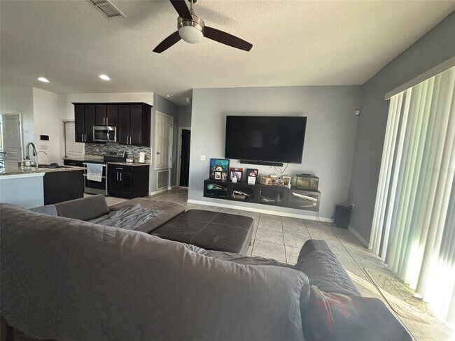 Building Photo - 1000 Vicenza St