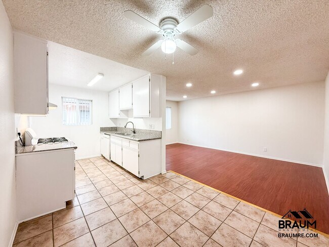 Building Photo - 221 W Elm Ave