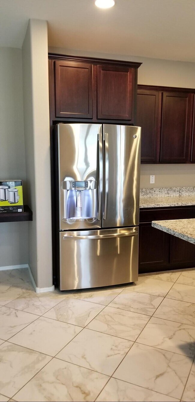 Building Photo - 2248 E Ottawa Ln