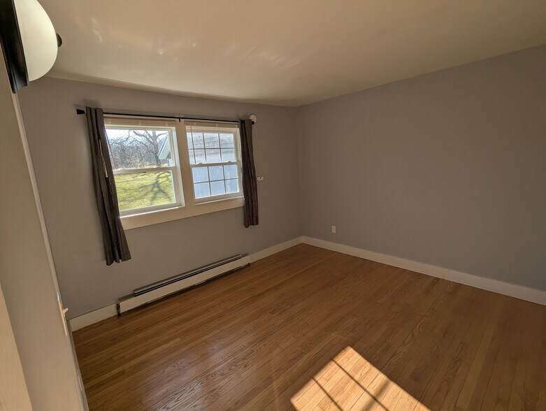 Building Photo - 615 E Miller Rd