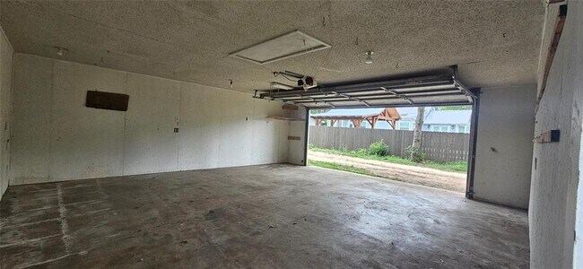 Building Photo - 804 Hudgins St