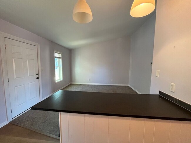 Building Photo - 2548 Flint Dr