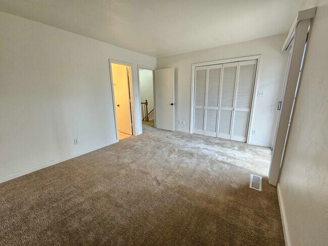 Building Photo - 1824 Larette Dr
