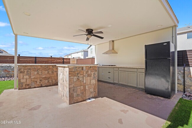 Building Photo - 12265 Desert Pine Ave