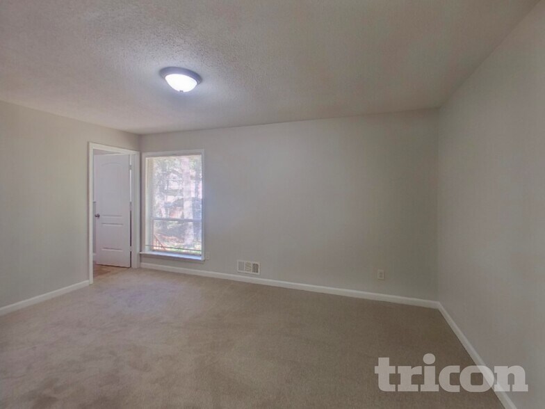 Building Photo - 2574 Northbrook Rd